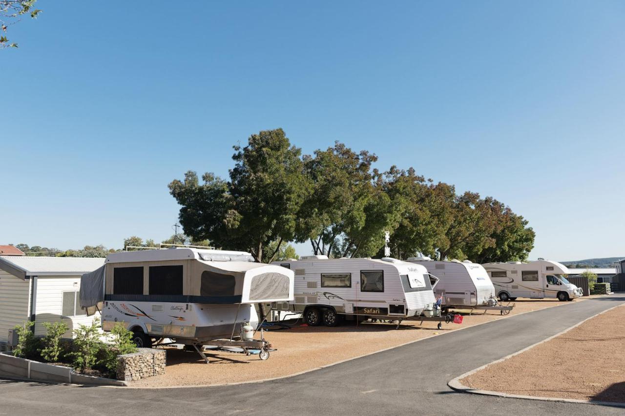 Hotel Crestview Tourist Park Queanbeyan Exterior foto