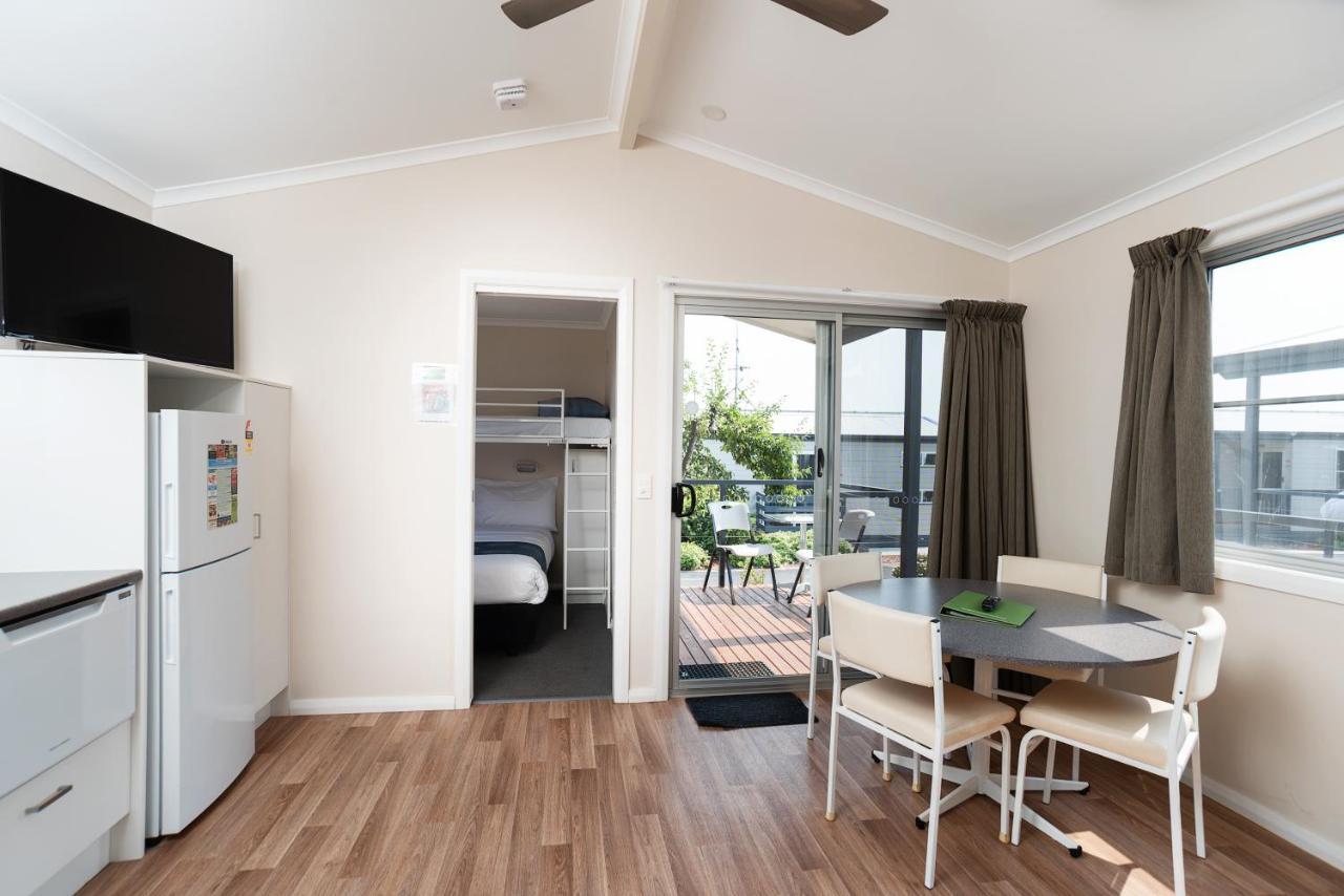Hotel Crestview Tourist Park Queanbeyan Exterior foto